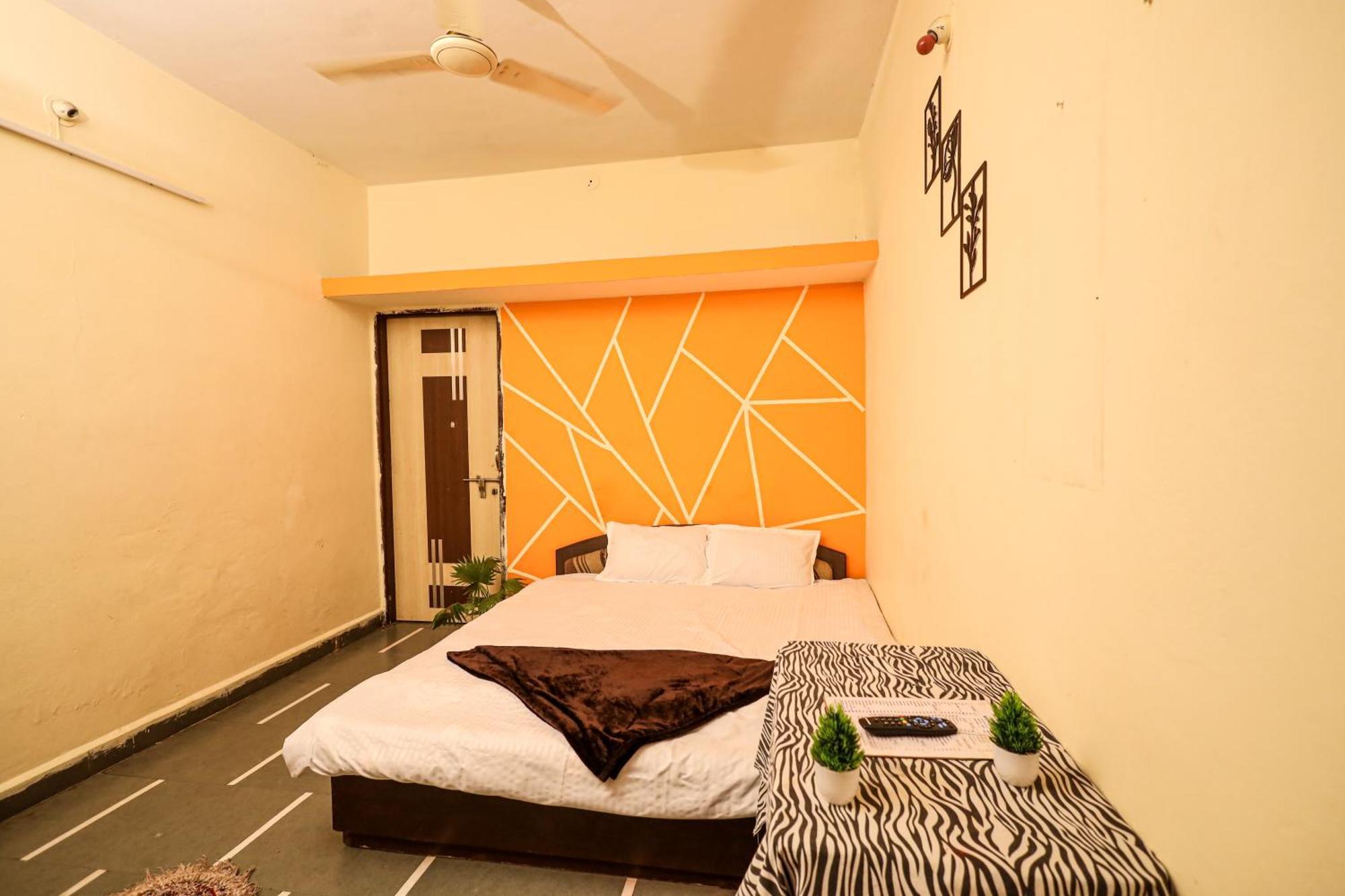 Rai Guest House Ujjain Extérieur photo