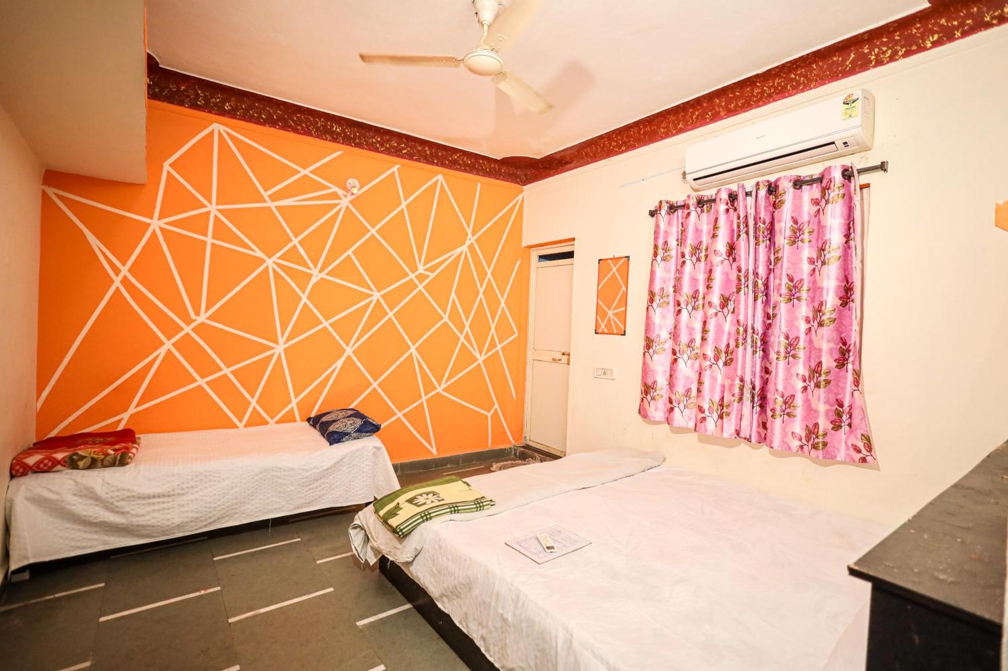 Rai Guest House Ujjain Extérieur photo