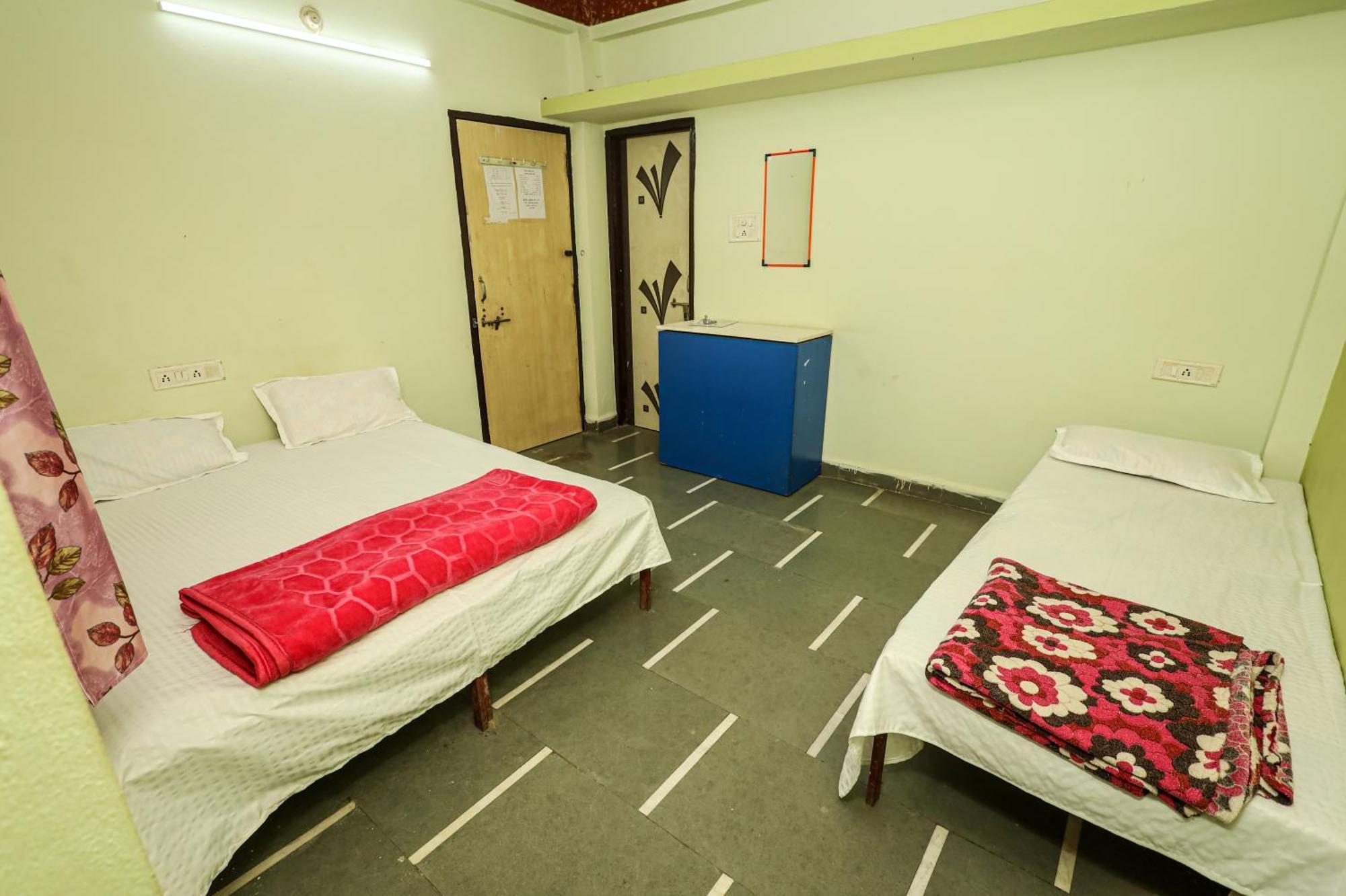Rai Guest House Ujjain Extérieur photo