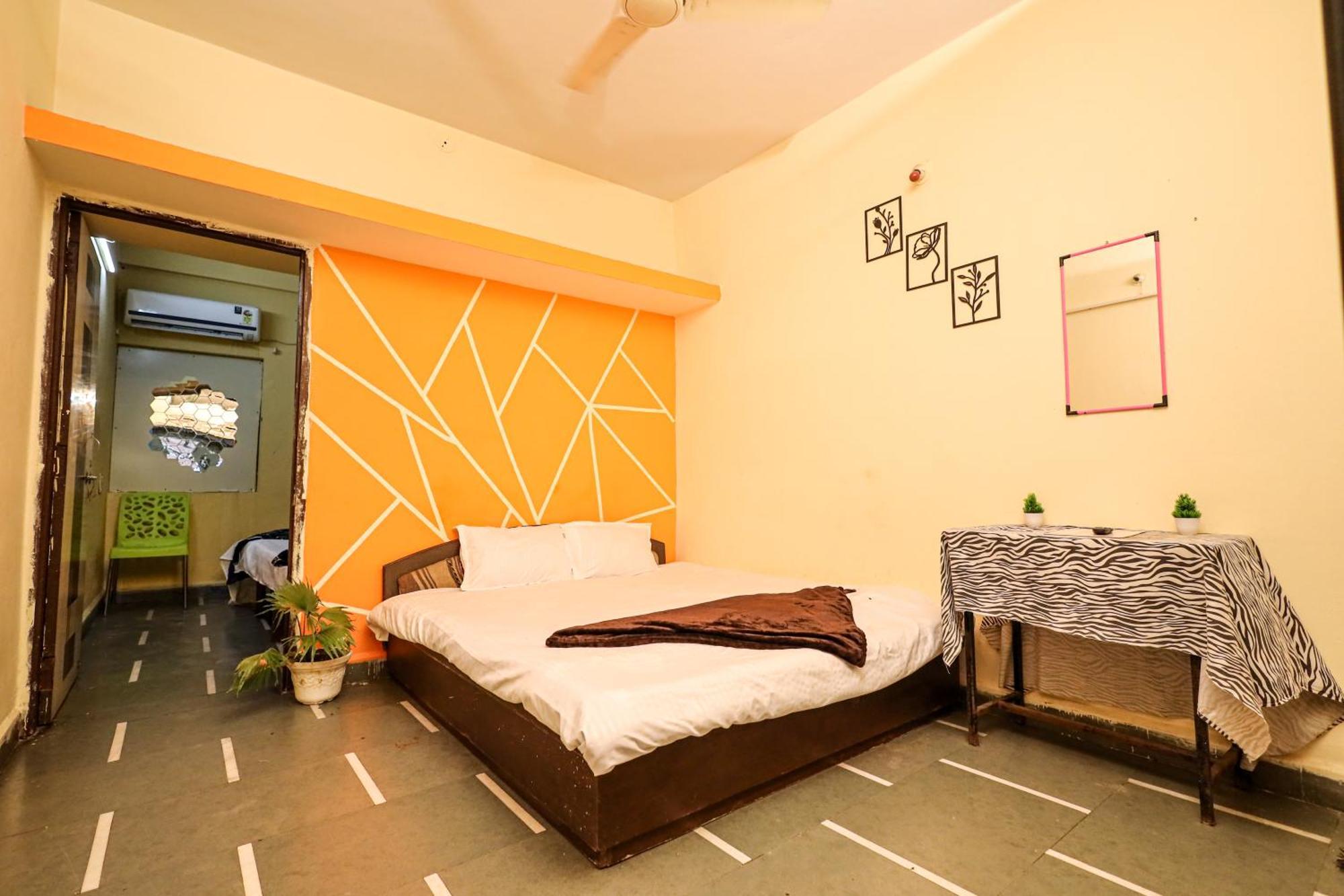 Rai Guest House Ujjain Extérieur photo