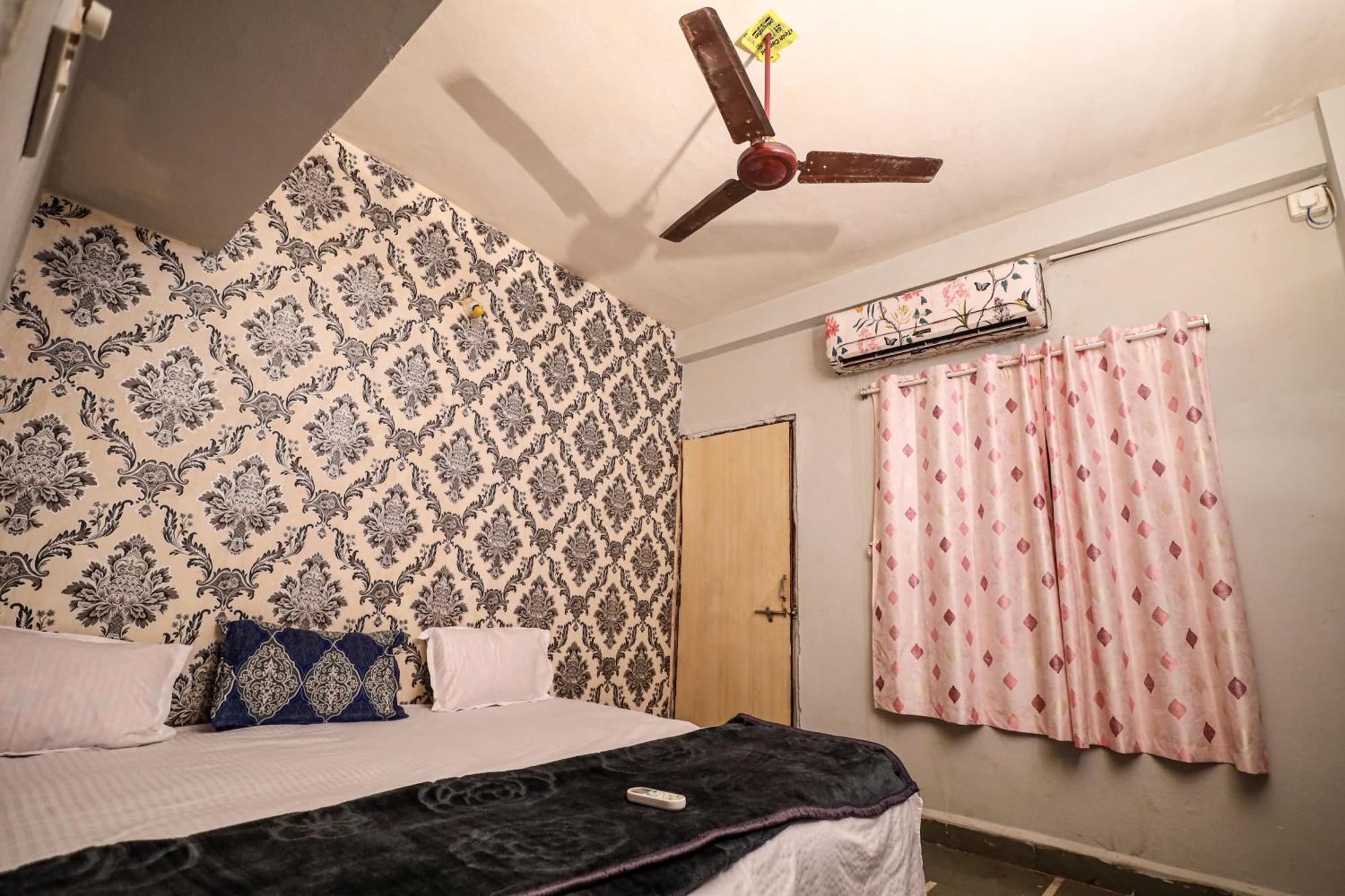 Rai Guest House Ujjain Extérieur photo