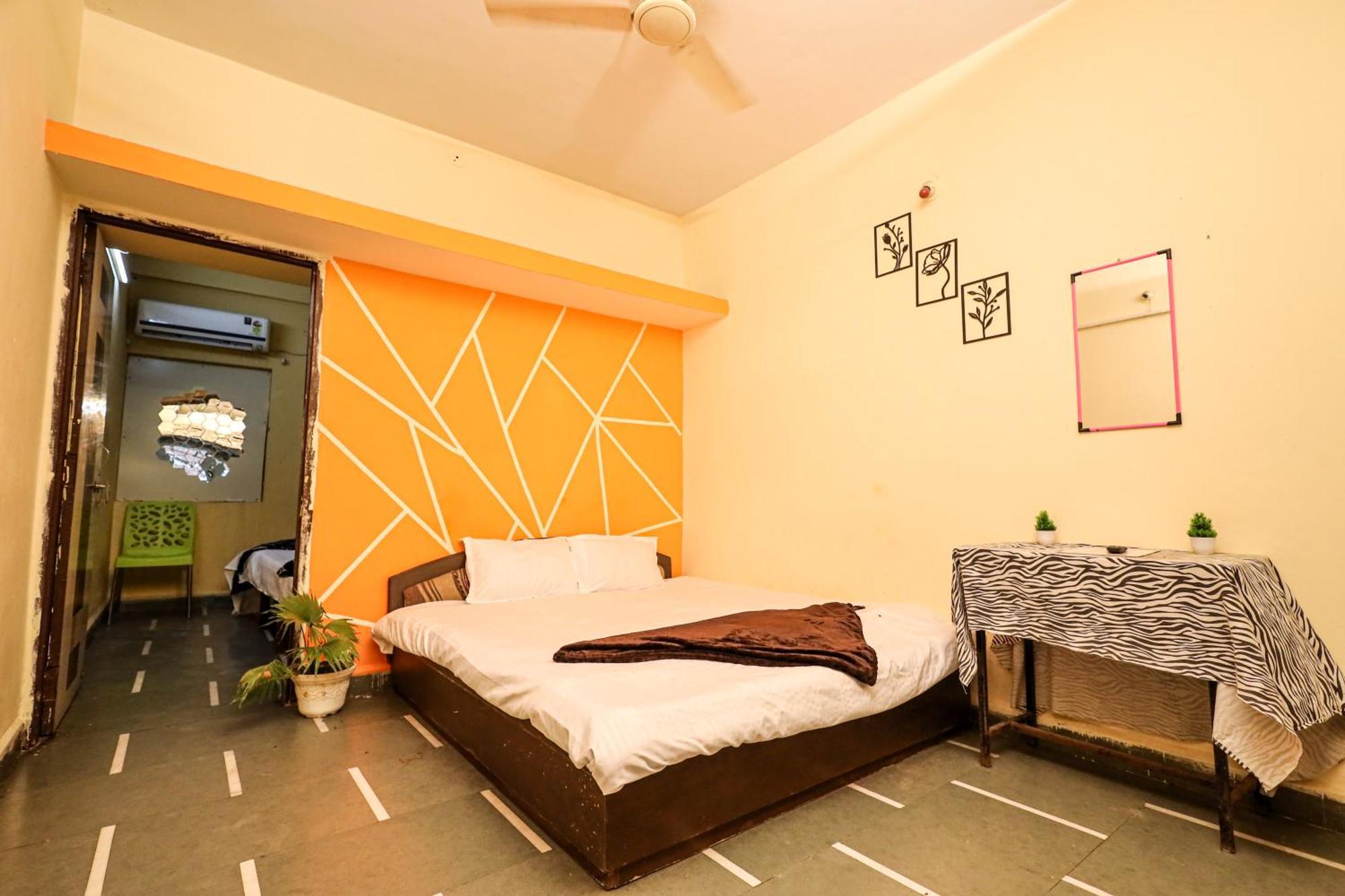 Rai Guest House Ujjain Extérieur photo