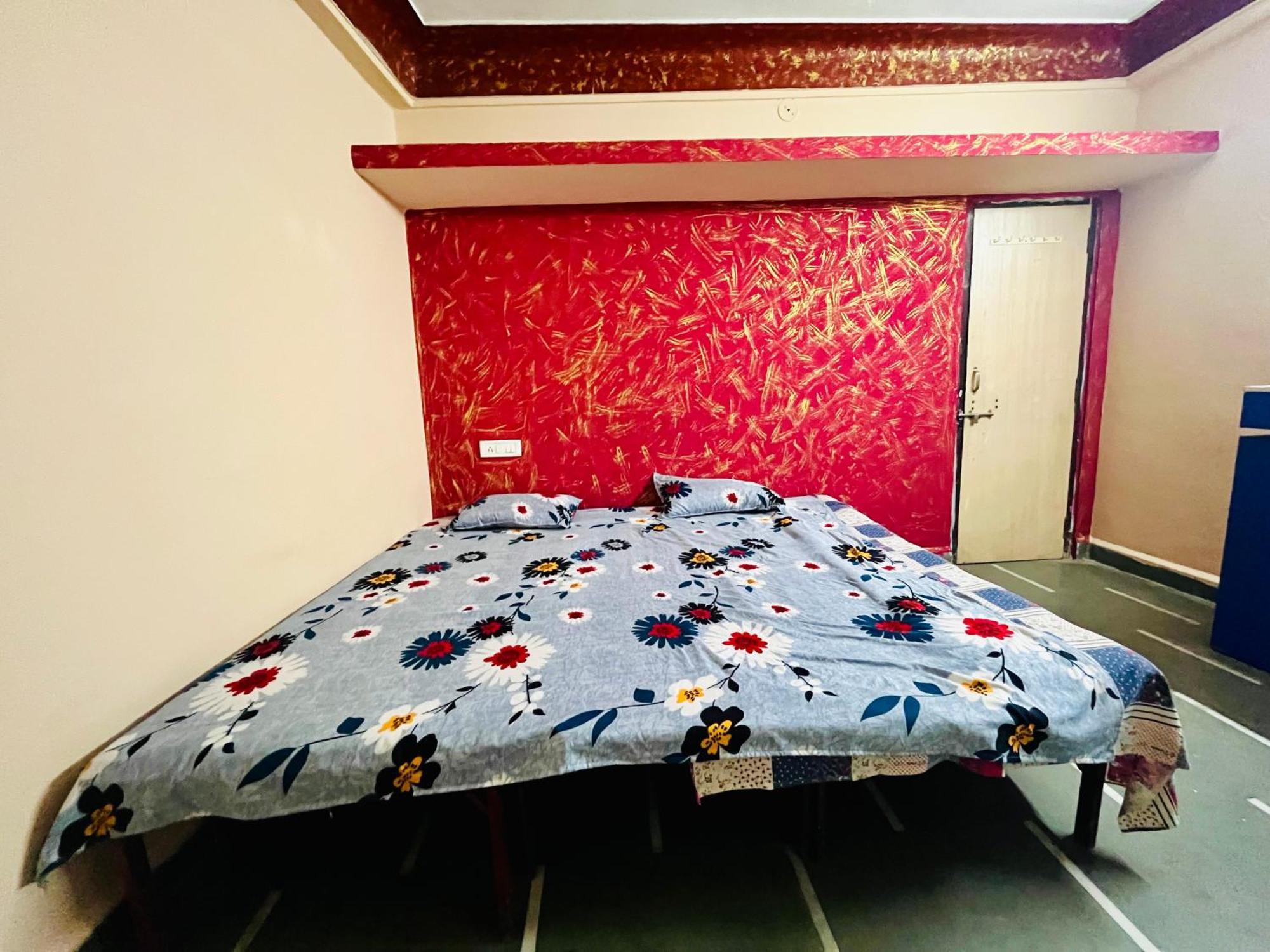Rai Guest House Ujjain Extérieur photo