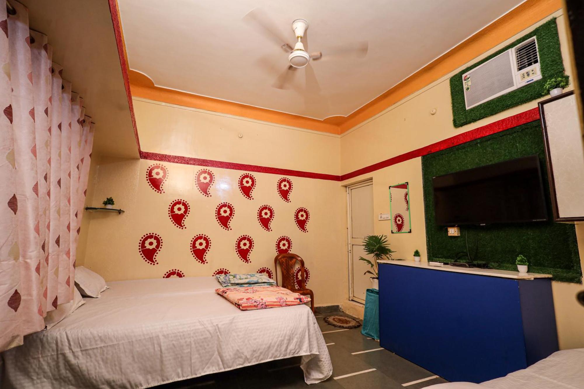 Rai Guest House Ujjain Extérieur photo