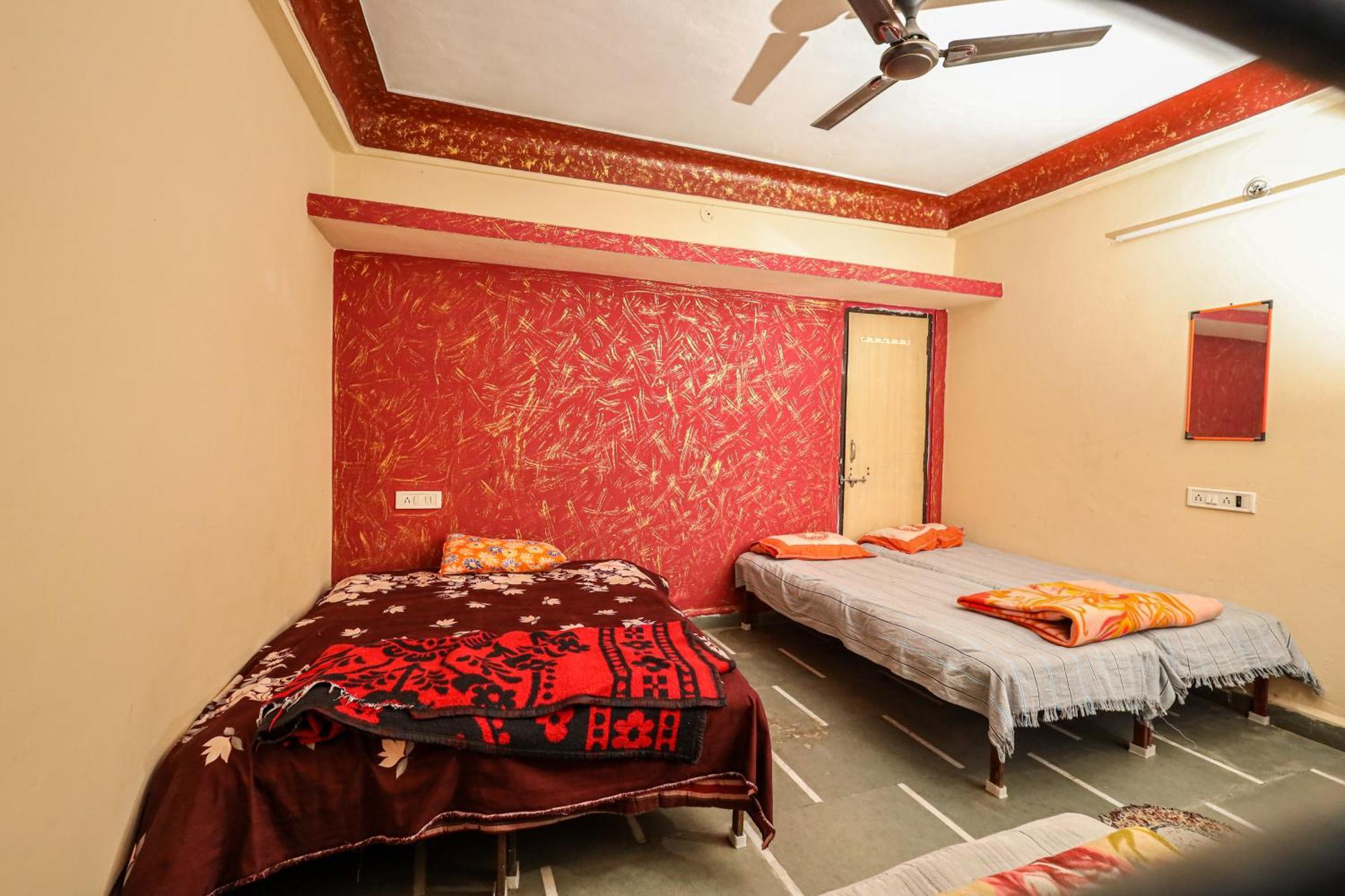 Rai Guest House Ujjain Extérieur photo