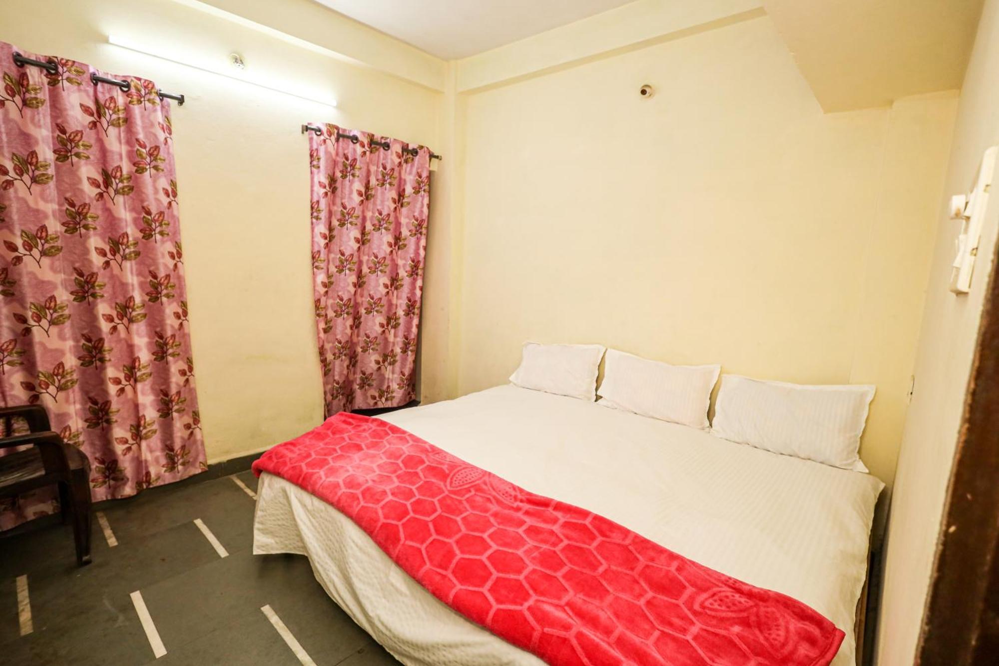 Rai Guest House Ujjain Extérieur photo