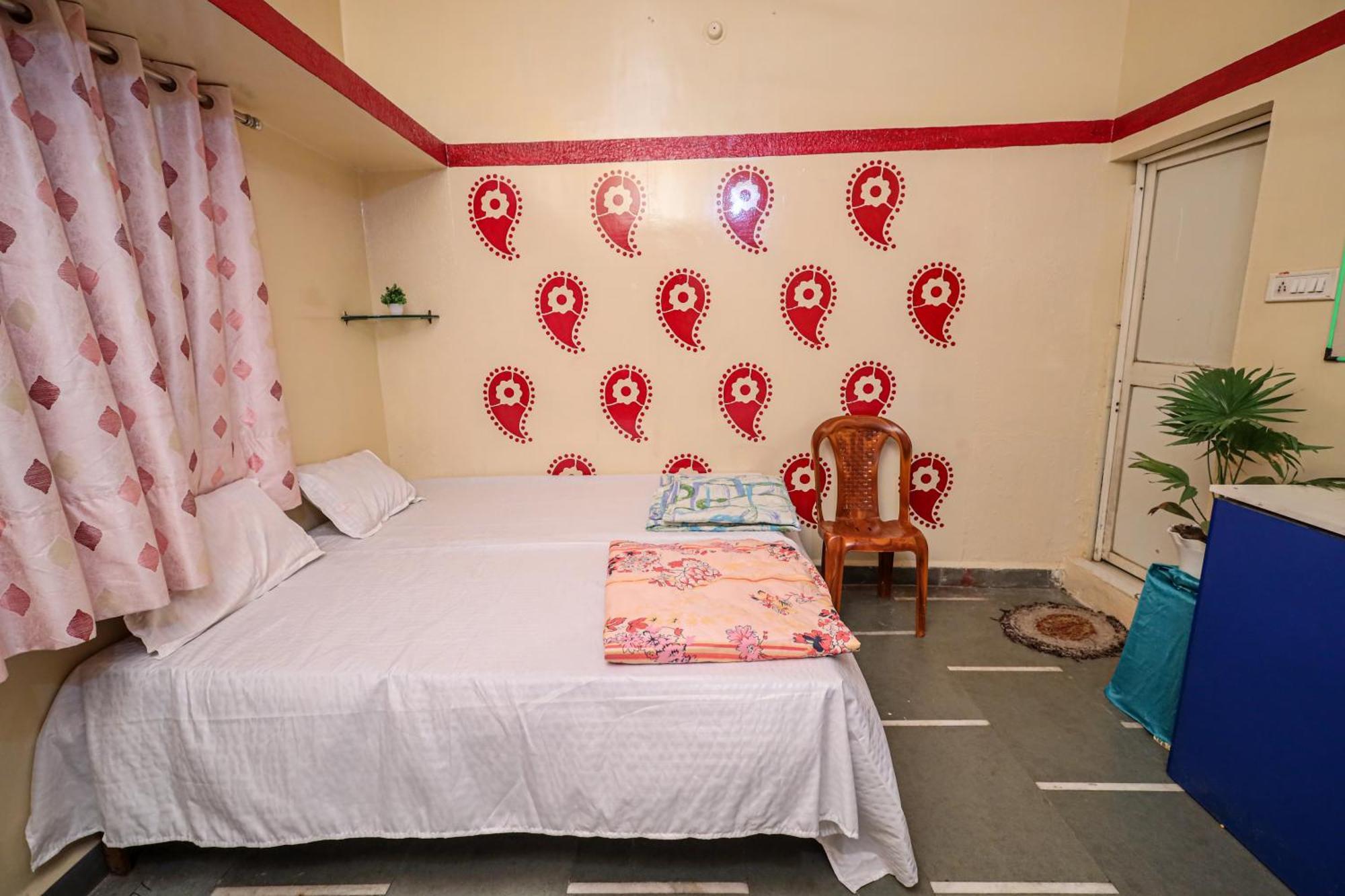 Rai Guest House Ujjain Extérieur photo